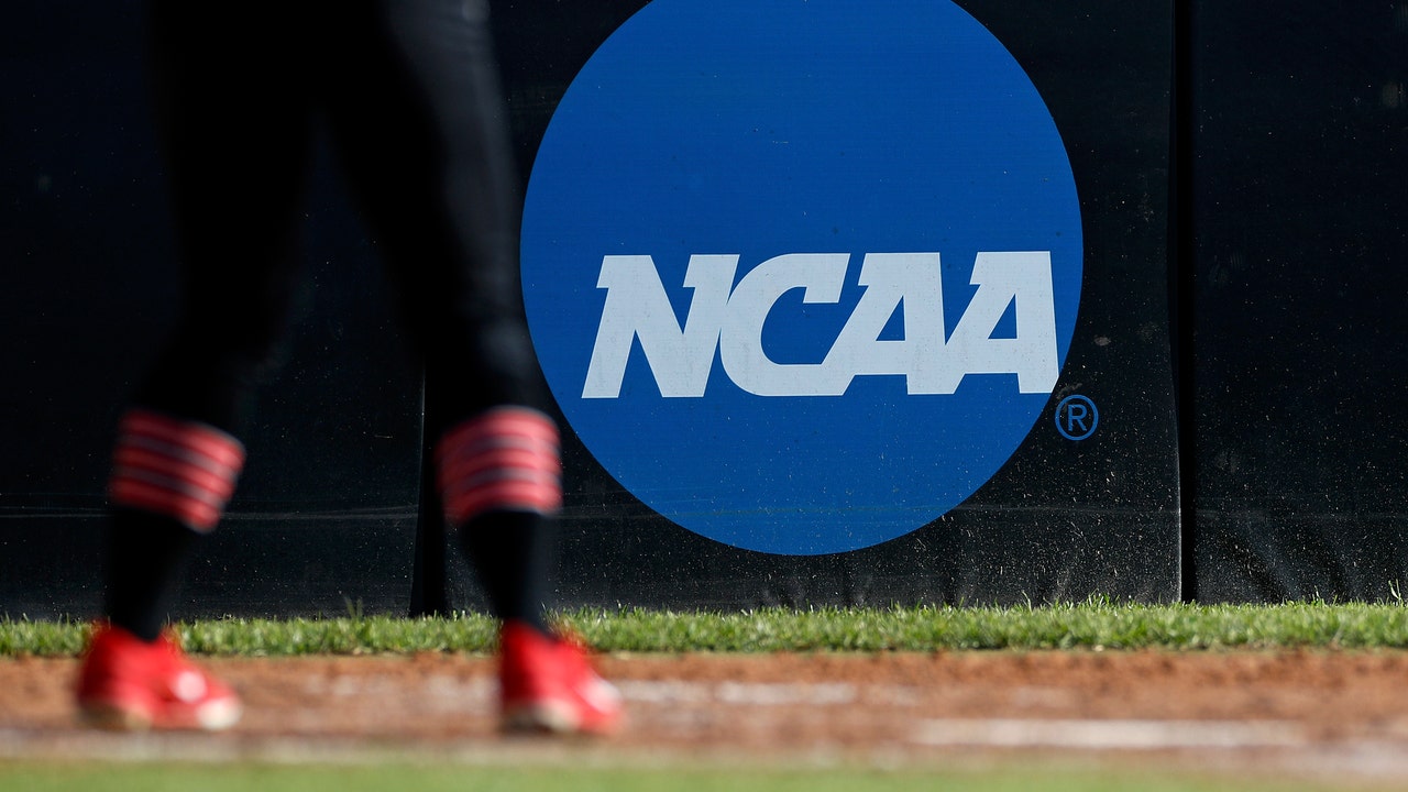 NCAA poised to move toward allowing athletes to make money